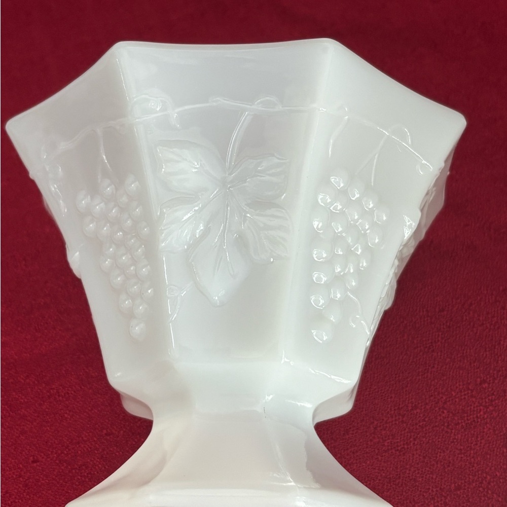 Anchor Hocking Milk Glass Footed Candy/Compote Dish w/Lid. Leaves & Grape Design - Picture 4 of 6